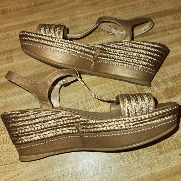 STUART WEITZMAN Metallic Gold Leather Wedge Heels with Platform, size 7M - Picture 3 of 13